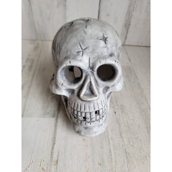 Ceramic skull tea light candle holder Halloween home decor - Picture 1 of 10